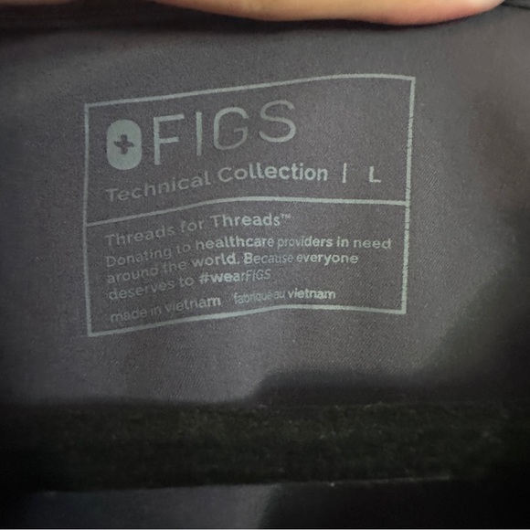 Figs Yola scrub bottoms and Catarina Top - Picture 5 of 10